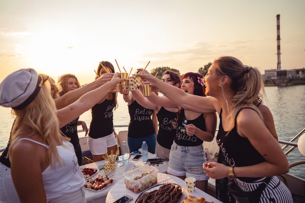 Junggesellenabschied Ideen Frauen - Feiern auf dem Partyschiff, Partyboot